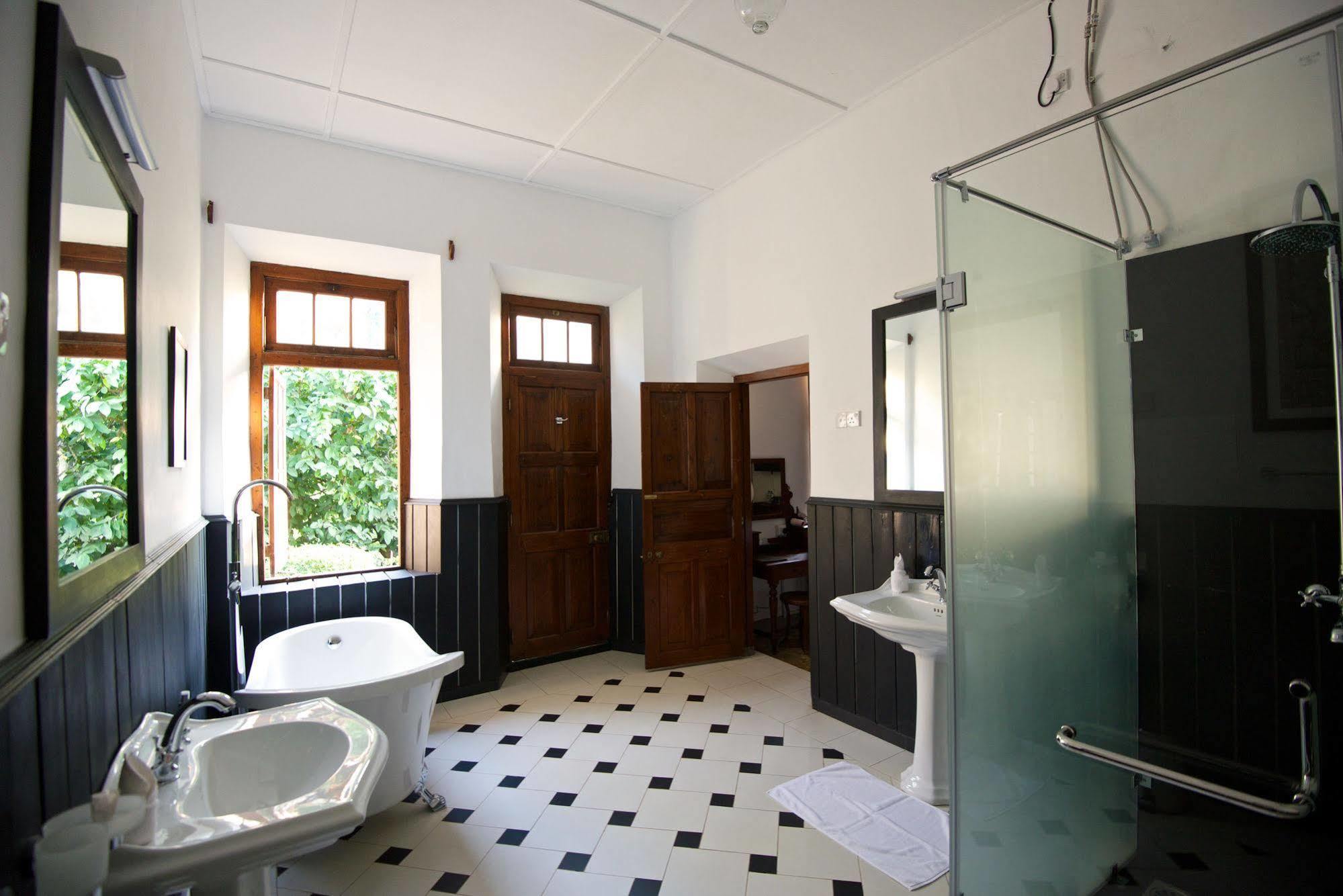 Mountbatten Bungalow- Thema Collection Канди Экстерьер фото