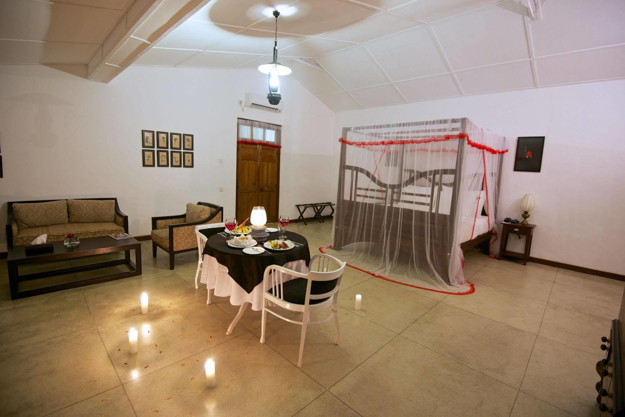 Mountbatten Bungalow- Thema Collection Канди Экстерьер фото
