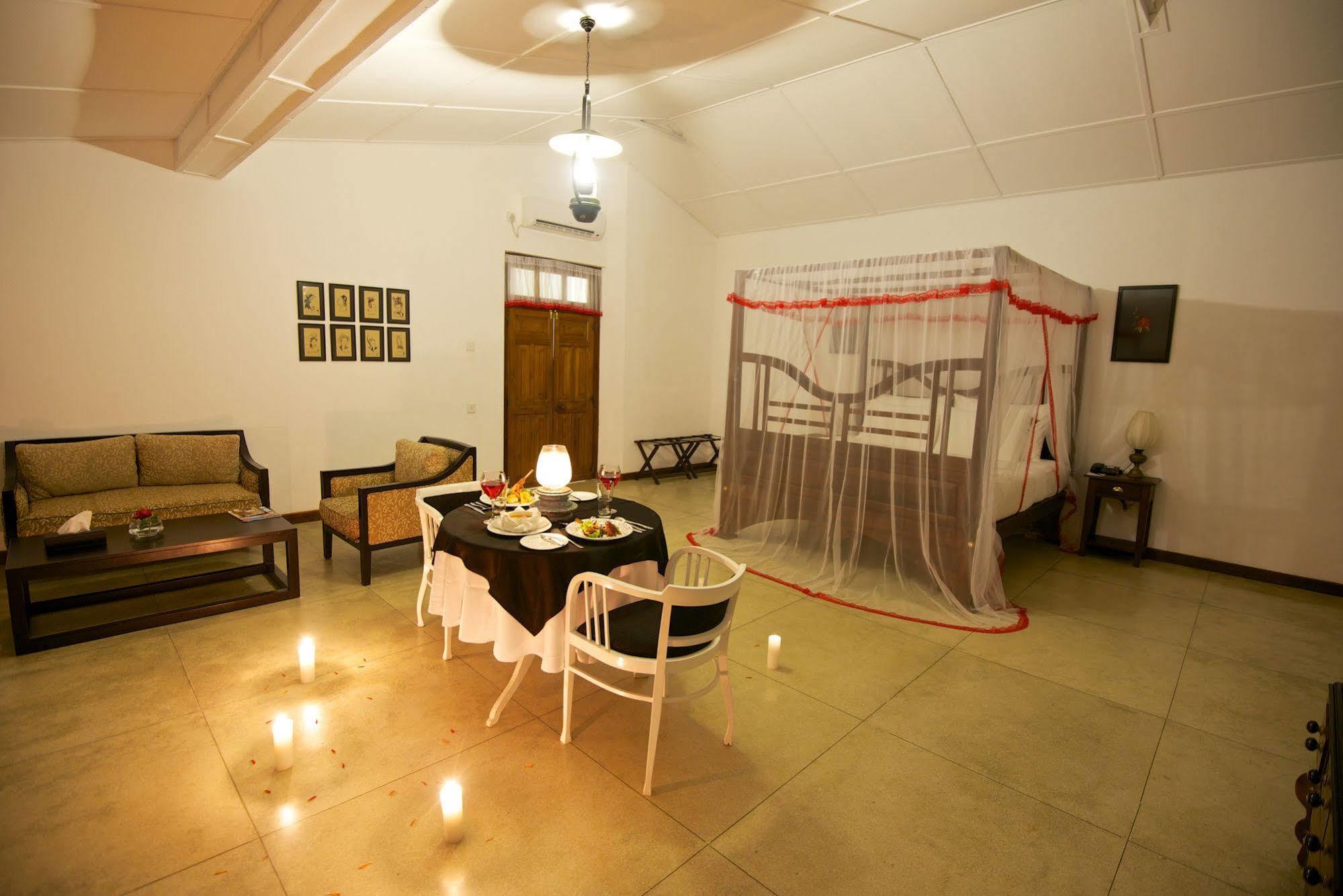 Mountbatten Bungalow- Thema Collection Канди Экстерьер фото